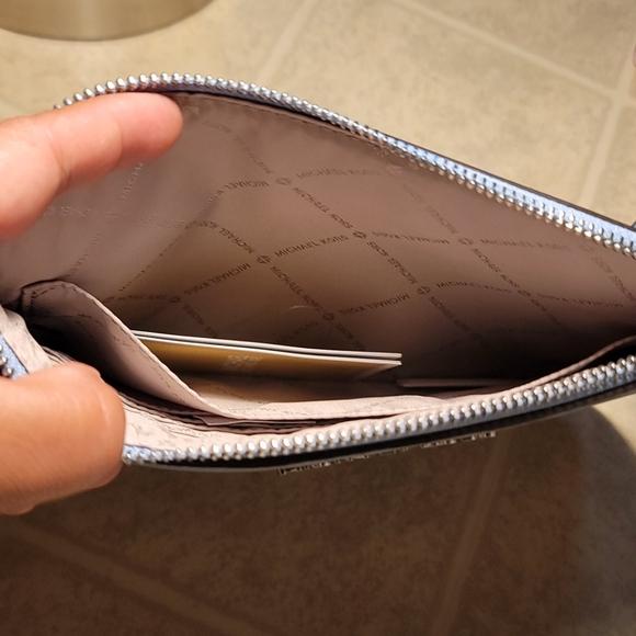 Michael Kors ELLIS XL Zip Clutch Wristlet - Picture 10 of 13